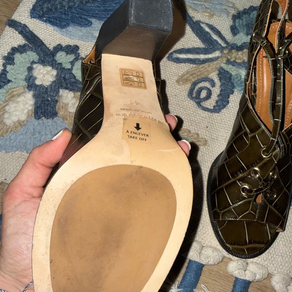 Vanessa Bruno Olive Green Croc-Embossed Sandals - Picture 5 of 9